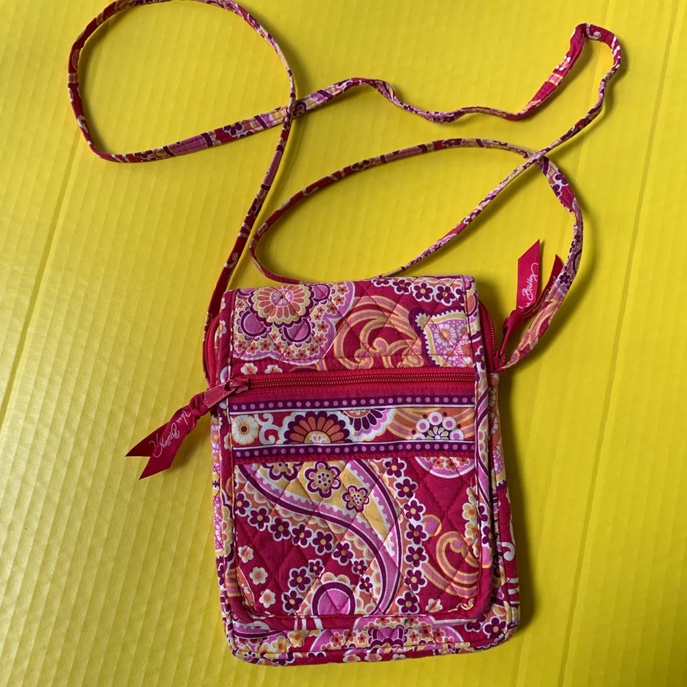 Vera Bradley cross body (sling) bag: perfect travel size!
